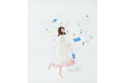 声優・上田麗奈のアーティスト活動の軌跡を追う――　「アーティスト展 feRmata」メインビジュアルがお披露目に 画像