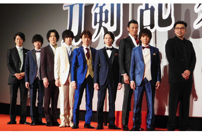 『映画刀剣乱舞』撮影現場で鈴木拡樹が「お菓子配るおじさん」に！？驚きの“大ヒット”エピソードも！？【レポート】 画像