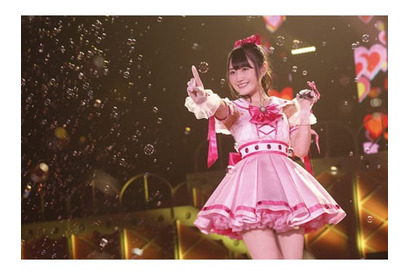 声優・アーティストとして活躍する小倉唯のソロライブツアーのオフィシャルレポートが到着したので、お届けする。 画像