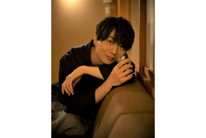 声優・木村良平、未公開カットに新規撮り下ろしも！ 「酒と泪と良平と」記念本が7月31日に2冊同時発売 画像