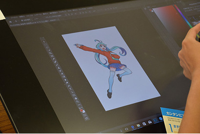 学生たちが影の色の付け方を学ぶ！ 「すけぶ交流会」色彩検定ブースレポート【PR】 画像