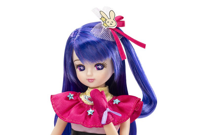【推しの子】“リカちゃん”が完璧で究極のアイドルに！ B小町ラッピングのコラボ“トミカ”コンサートトラックも登場 画像