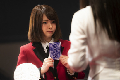 コスプレイヤー・えなこが『映画 賭ケグルイ』で銀幕デビュー「あのまま制服を着て私立百花王学園に通いたい(笑)」 画像