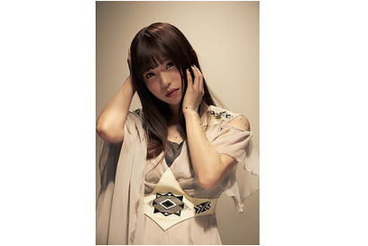 亜咲花が「この世の果てで恋を唄う少女」をリリース「力を抜いて“無の状態”で歌ってミステリアスさを表現」【インタビュー】 画像