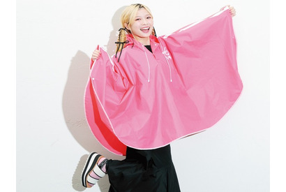 「ぼっち・ざ・ろっく！」ぼっちちゃんのジャージがポンチョに！野外フェスでも活躍♪ ムック本登場 画像