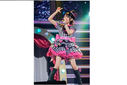 小倉唯、8月7日発売のライブBlu-ray&DVD「Step Apple」よりかわいさ全開の代表曲「Baby Sweet Berry Love」の映像を公開 画像