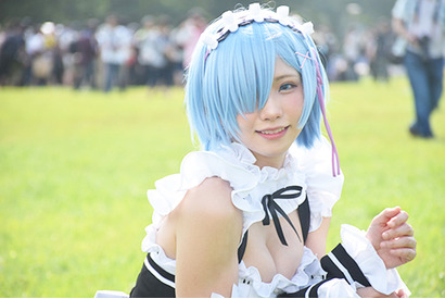えなこが『リゼロ』レムのコスプレ姿でコミケに降臨、笑顔もポージングも鬼がかってますね……！ 画像