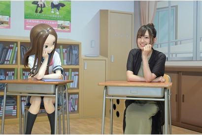 『からかい上手の高木さん２』京成曳舟駅コラボエリアに等身大の高木さん像が登場！ 高橋李依登壇のオープニングセレモニー【レポート】 画像