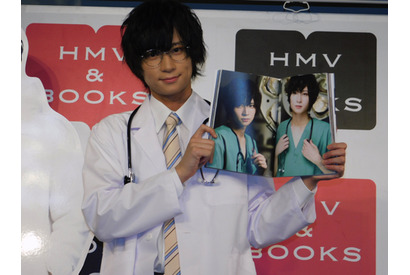 荒牧慶彦が写真集「if…」発売イベントに白衣姿で登場！子供の頃の憧れは「システムエンジニア」【レポート】 画像