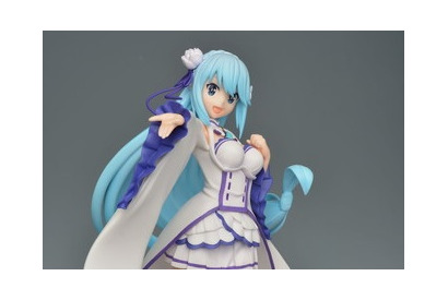 アクア様がエミリアのコスプレ……？ 『この素晴らしい世界に祝福を！』からアクアが全国のゲームセンターで展開 画像