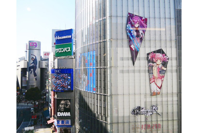 渋⾕スクランブル交差点前に『ファントム オブ キル』×『劇場版 魔法少⼥まどか☆マギカ』コラボビジュアルが登場！コラボは11⽉上旬よりスタート 画像