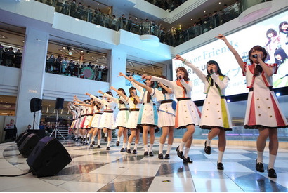 「CUE!」ユニット曲と発売直前の新曲を披露！ 1stシングル「Forever Friends」発売直前ミニライブをサンシャインシティ噴水広場にて開催【レポート】 画像