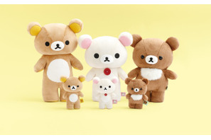リラックマが立った!? 立てて飾れるぬいぐるみ新登場！ ぬいぐるみ素材のバッグや財布も♪ 画像