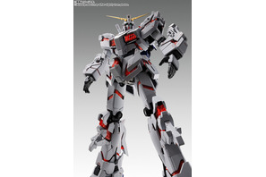 ユニコーンガンダム限定フィギュア登場!ユニコーンモードからデストロイモードへと自由に変形が可能! 画像