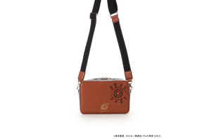 「NARUTO」コラボだってばよ！ 八卦封印やサスケの呪印がデザイン＆“イチャイチャタクティクス”ポーチ付きも♪ SAMANTHAVEGA 画像