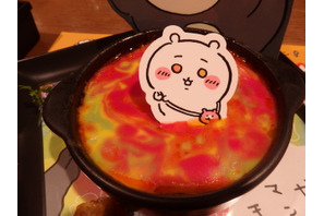 「ちいかわレストラン」に“あ・く・む”到来!? 討伐フェアに“ご機嫌なあのこのパンケーキ”やさすまた風フォークが！ 画像