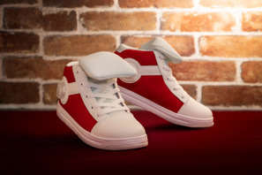 いっけぇぇ!!「名探偵コナン」の“キック力増強シューズ”再販決定！ダイヤル型パーツを回すと…　 画像