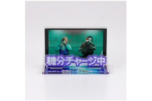 カート＆マックスが“糖分チャージ中”！「銀河特急ミルキー☆サブウェイ」劇中シーンを切り取ったメッセージ付きのアクリルスタンド登場 画像