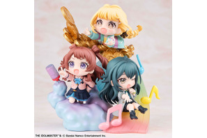 「学園アイドルマスター」花海咲季、月村手毬、藤田ことねの3人が集まったデフォルメフィギュア登場！描き下ろしクリアカードも付属 画像