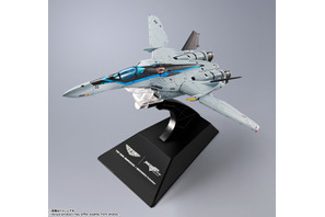 「マクロスF」×「トップガン マーヴェリック」のコラボ!? マーヴェリックの愛機のカラーとなったVF-25“メサイア”が超合金として発売！ 画像