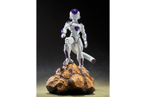 「ドラゴンボールZ」フリーザ 第四形態が可動フィギュアに！表情パーツを変えて劇中の激闘も再現できる、美麗造形に注目！ 画像