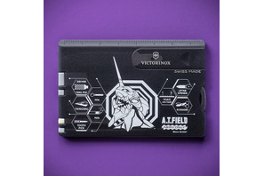 「エヴァ」暴走する初号機＆獣化・2号機をスマートにデザイン！ハサミやピンセット…便利な10種ツールがひとつに！カード型マルチツール登場 画像