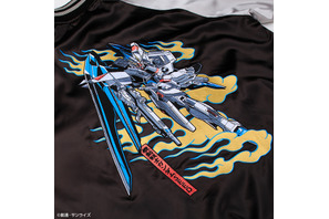 フリーダム＆ジャスティスをドーン！ 「ガンダムSEED」ガンダムが描かれたスカジャン登場！ リバーシブル仕様で2デザイン楽しめる 画像