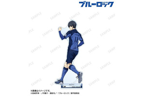 潔や凪の躍動感あふれるイラスト♪ 「ブルーロック」“戦う背中×雨”をテーマにしたキャラクターたちの凛々しい姿を楽しめるアクリルコースターやグリッター缶バッジが受注中！ 画像