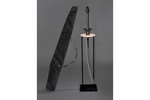 「NieR:Automata」1/1スケール“白の契約”、専用スタンド付きセットが登場！139cmの刀身を日常に― 私はいつまで戦い続けるのだろう？ 画像