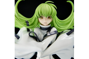 拘束着、可憐な水着姿、どちらのC.C.も捨てがたい… 「コードギアス」C.C.のボディラインが美しいフィギュア2種が再販！ 画像