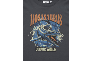 「ジュラシック・ワールド」×GUコラボ！ 世界観をヴィンテージ風グラフィックでTシャツに！ 人気のモササウルスも登場 画像