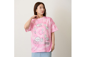 「ちいかわ」梅雨&夏のシーズンに新たなアパレルを♪ 個性を出せるTシャツ&靴下が登場 画像