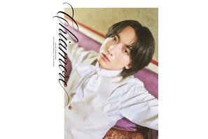 純白スーツ＆セクシーショットがメロい♪ 声優・小林千晃、デビュー10周年記念写真集「Chiamore」9月10日発売！ イタリアのヴェネツィアをロケ地に様々なシチュエーションで撮影 画像