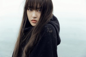 「梶浦由記さんがやさしい歌い方に導いてくださった」JUNNA、5枚目シングル「海と真珠」インタビュー
