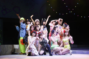 堤幸彦初プロデュースのガールズユニット、上野パンダ島ビキニーズによる舞台「マイナス 2.5」のゲネプロ写真が到着！ 画像