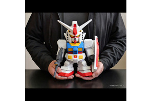 「ガンダム」全高約23cmの圧倒的存在感！ 触って遊べるSDタイプのRX-78-2ソフビフィギュア登場 画像