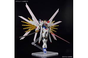 「ガンダムSEED FREEDOM」キラとラクスの最終機体 ガンプラHG「マイティーストフリ」5月25日発売！ ウィングの発光表現は圧巻 画像