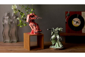 「ガンダム」シャア専用ザク＆量産型ザクを精密に再現！作って飾って楽しい紙製立体パズル登場 画像