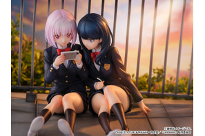 「SSSS.GRIDMAN」新条アカネ＆宝多六花、制服で寄り添う姿がエモい！渋スクフィギュアに登場 画像