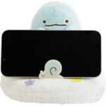「とかげ　スマホスタンドぬいぐるみ」使用例（C）2025 SAN-X CO., LTD. ALL RIGHTS RESERVED.