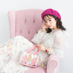 TVアニメ『カードキャプターさくら クリアカード編』「木之本 桜 モデル クリアバッグ」使用例（C）CLAMP・ST/講談社・NEP・NHK