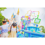 ミセスとコラボのベイマックスやきらびやかなパレードにキャッスルショーまで!“夜プラン”で満喫する東京ディズニーランド