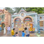 ミセスとコラボのベイマックスやきらびやかなパレードにキャッスルショーまで!“夜プラン”で満喫する東京ディズニーランド