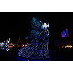 ミセスとコラボのベイマックスやきらびやかなパレードにキャッスルショーまで!“夜プラン”で満喫する東京ディズニーランド