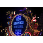 ミセスとコラボのベイマックスやきらびやかなパレードにキャッスルショーまで!“夜プラン”で満喫する東京ディズニーランド