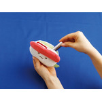 「リラックマ寿司 おすしぬいぐるみポーチ」使用イメージ（C）2025 SAN-X CO., LTD. ALL RIGHTS RESERVED.