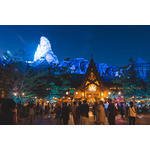 終演する「ビッグバンドビート」のイベントも開催中!暑さやわらぐレイトサマーの東京ディズニーシーを満喫