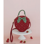 Maison de FLEUR × いちご新聞「いちごショルダーバッグ」（C）’25 SANRIO CO., LTD. APPR. NO. L656005