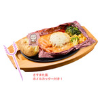 ココス×ちいかわ「ちいかわのトマトクリーム包み焼きハンバーグ」（C）nagano / chiikawa committee