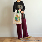 映画『鬼太郎誕生 ゲゲゲの謎』×石黒亜矢子コラボグッズ「エコバッグ（鬼太郎の父と鬼太郎の母）」使用イメージ（C）映画「鬼太郎誕生ゲゲゲの謎」製作委員会